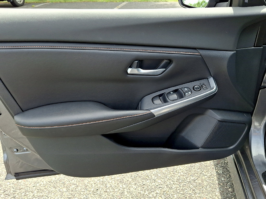 Used 2023 Nissan Sentra SR w/ Electronics Package FWD image 13