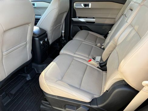 Used 2024 Ford Explorer Limited AWD/4WD image 18