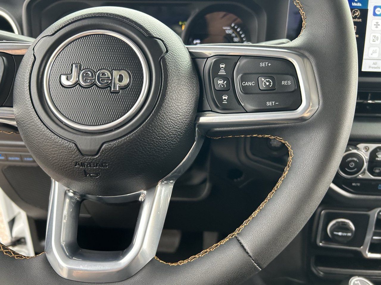 Used 2024 Jeep Wrangler Unlimited Sahara w/ Safety Group AWD/4WD image 26