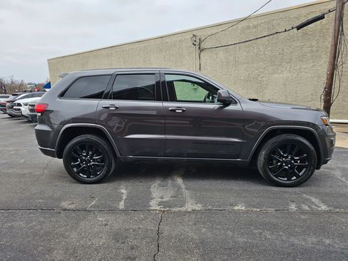 Used 2017 Jeep Grand Cherokee Altitude image 8