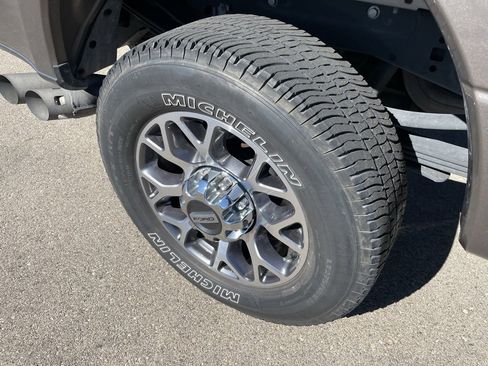 Used 2022 Ford F350 Lariat w/ Lariat Ultimate Package image 3