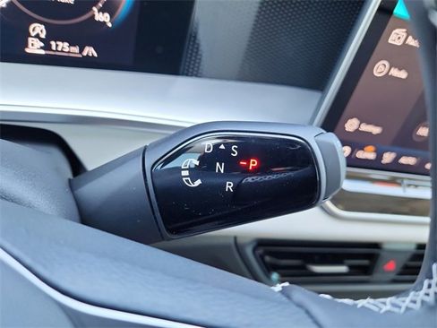 New 2025 Volkswagen Tiguan SE image 22