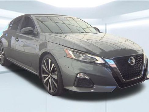 Used 2022 Nissan Altima 2.5 SR FWD image 2