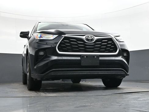 Used 2023 Toyota Highlander L image 36