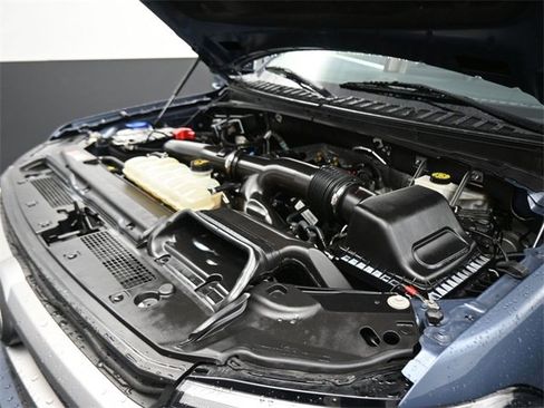 Used 2022 Ford Expedition XLT image 10