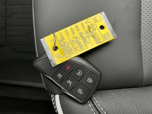 Used 2025 GMC Yukon AT4 Ultimate w/ LPO, Floor Liner Package image 30