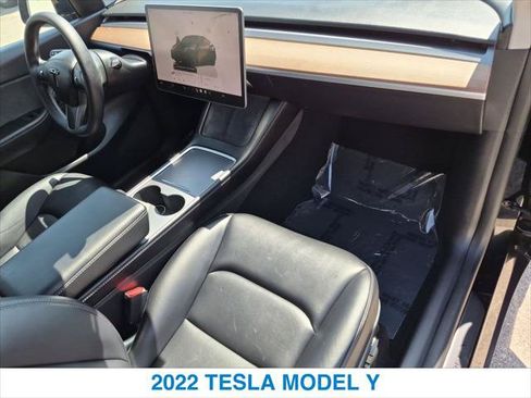 Used 2022 Tesla Model Y Long Range AWD/4WD image 26
