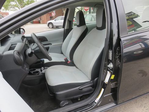 Used 2014 Toyota Prius C One FWD image 10