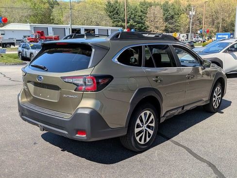 Used 2024 Subaru Outback Premium AWD/4WD image 3