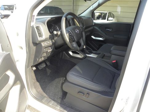 Used 2024 Nissan Frontier SV w/ SV Convenience Package RWD image 14