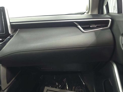 Used 2023 Toyota Corolla Cross XLE w/ Convenience Package FWD image 12