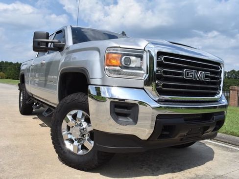 Used 2018 GMC Sierra 2500 SLE w/ Suspension Package, Off-Road AWD/4WD image 1