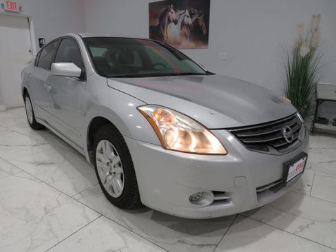 Used 2011 Nissan Altima 2.5 image 2