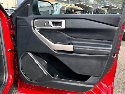 Certified 2022 Ford Explorer XLT w/ Equipment Group 202A image 23