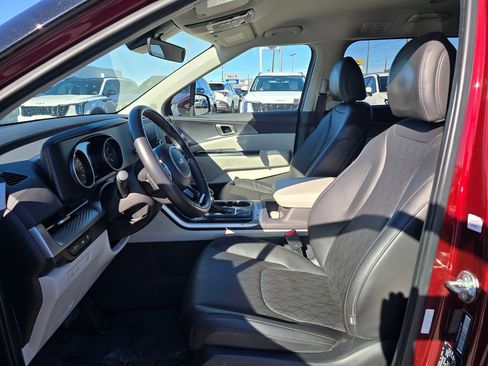 Used 2024 Kia Carnival LX image 24