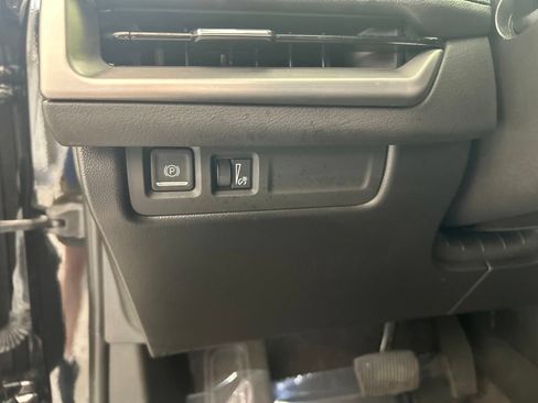 Used 2025 Cadillac XT4 Premium Luxury FWD image 45