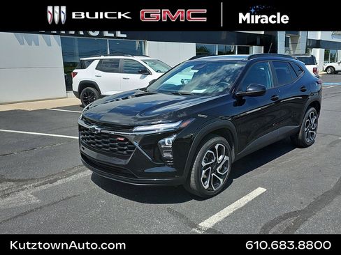 Used 2025 Chevrolet Trax RS w/ Driver Confidence Package FWD image 1