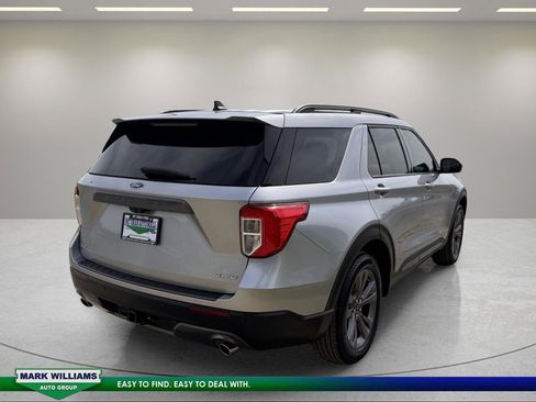 Used 2022 Ford Explorer XLT w/ Equipment Group 202A AWD/4WD image 4
