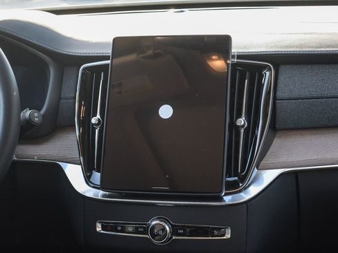 New 2026 Volvo XC90 B5 Core w/ Protection Package Premier image 24