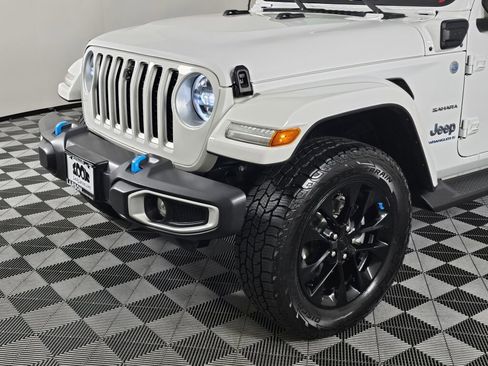Used 2023 Jeep Wrangler Unlimited Sahara w/ Cold Weather Group AWD/4WD image 11