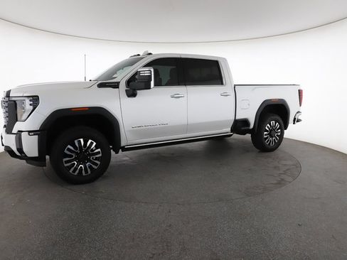 Certified 2025 GMC Sierra 2500 Denali Ultimate w/ Max Trailering Package AWD/4WD image 6