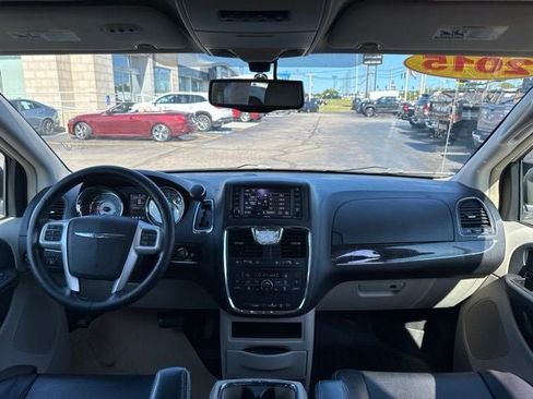 Used 2015 Chrysler Town & Country Touring-L w/ Driver Convenience Group FWD image 26
