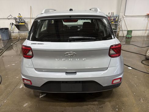 Used 2023 Hyundai Venue SEL w/ Cargo Package image 6