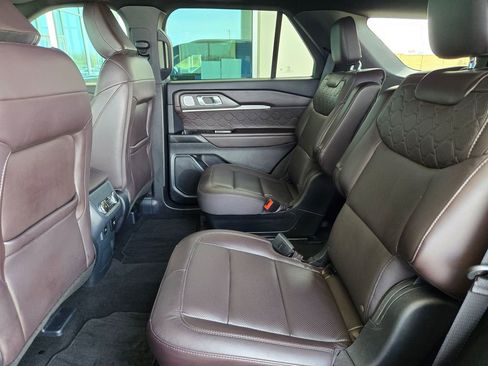 Used 2025 Ford Explorer Platinum w/ LUX Leather Package AWD/4WD image 14