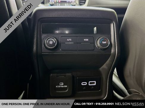 Used 2023 GMC Acadia SLT AWD/4WD image 26