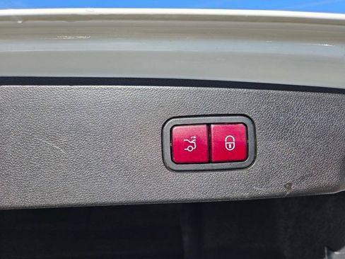 Used 2015 Mercedes-Benz E 350 4MATIC Sedan image 26