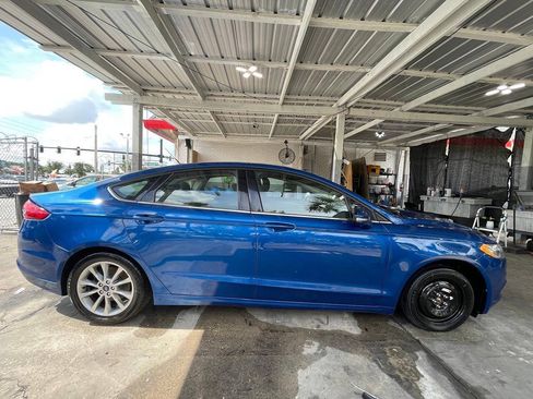 Used 2017 Ford Fusion SE FWD image 8