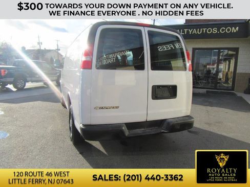 Used 2017 Chevrolet Express 2500 image 10