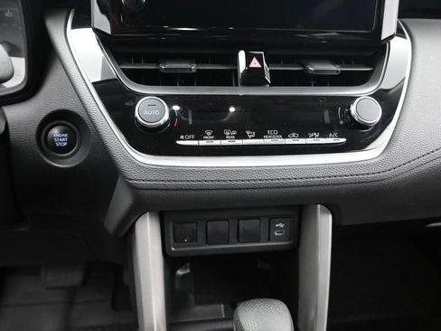 Used 2024 Toyota Corolla Cross LE w/ Moonroof Package FWD image 13