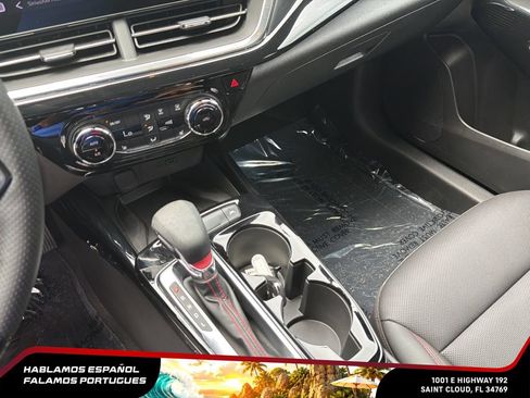 Used 2025 Chevrolet Trax RS w/ Sunroof Package FWD image 23