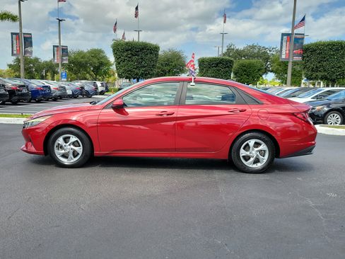 Used 2021 Hyundai Elantra SE w/ Cargo Package FWD image 7