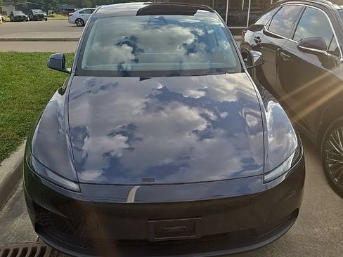 Used 2026 Tesla Model Y AWD image 2