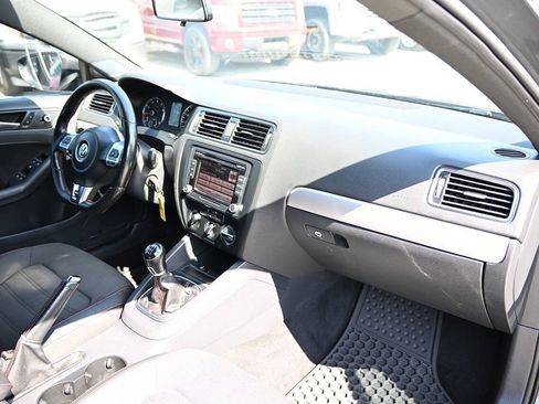 Used 2012 Volkswagen Jetta GLI FWD image 22