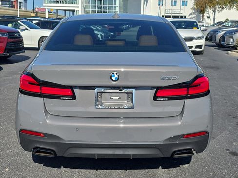 Used 2022 BMW 530i w/ M Sport Package image 4