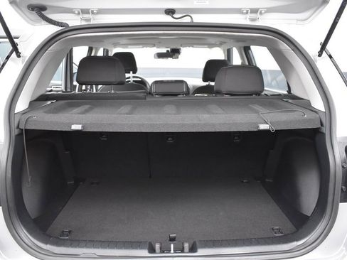 Used 2025 Hyundai Venue SEL FWD image 19