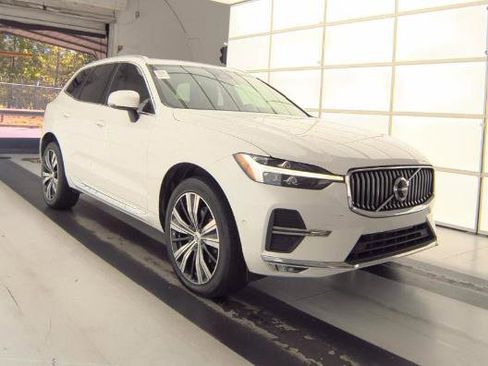 Used 2023 Volvo XC60 B5 Plus AWD/4WD image 2