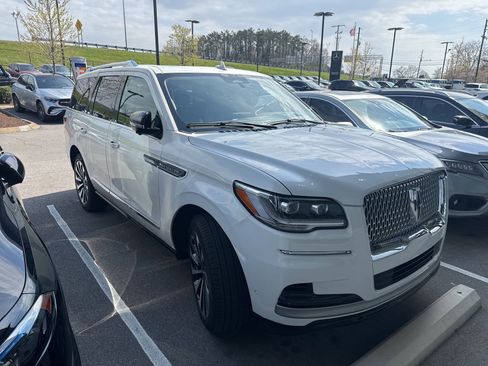 Used 2023 Lincoln Navigator Reserve image 12