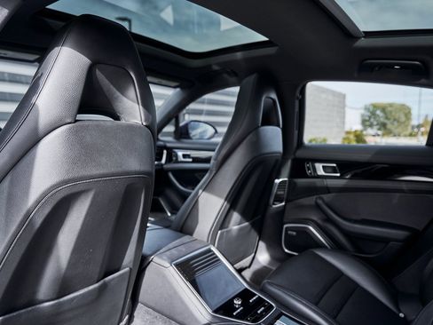 Used 2020 Porsche Panamera 4 image 38