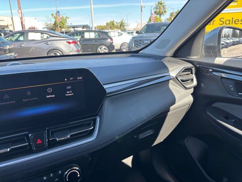 Used 2025 Chevrolet TrailBlazer LT FWD image 29