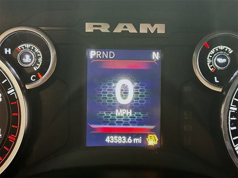 Used 2024 RAM 2500 Big Horn w/ Off Road Package image 15