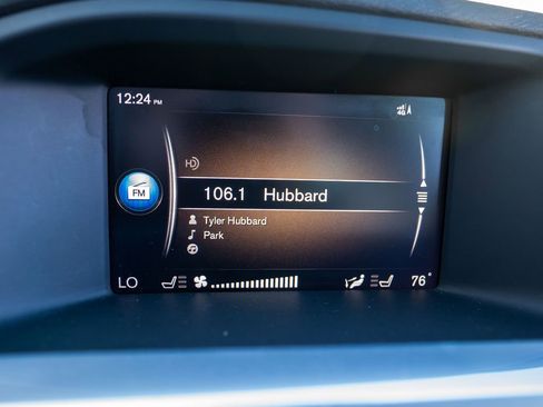 Used 2018 Volvo V60 T5 Cross Country image 29