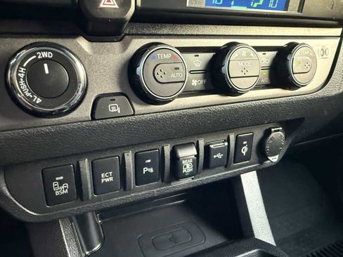 Used 2021 Toyota Tacoma TRD Off-Road image 21