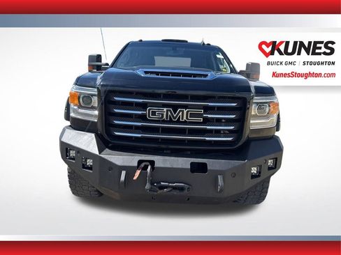Used 2018 GMC Sierra 2500 SLT w/ Duramax Plus Package AWD/4WD image 3