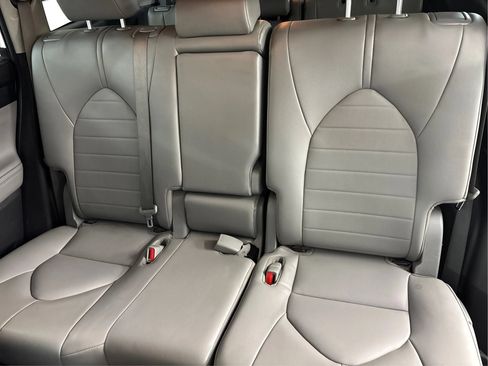 Used 2022 Toyota Highlander XLE AWD/4WD image 45