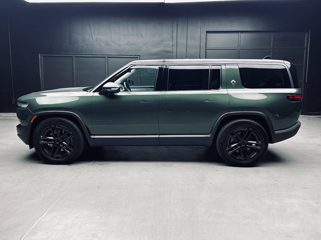 Used 2026 Rivian R1S Premium Quad AWD/4WD image 5