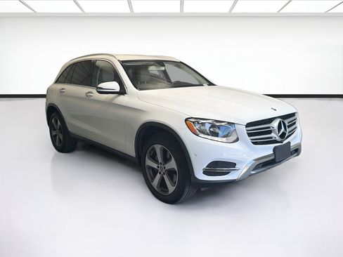 Used 2018 Mercedes-Benz GLC 300 4MATIC image 3